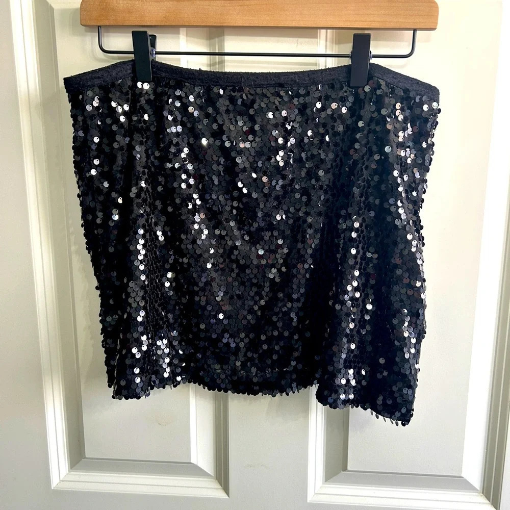 EUC size Large black sequin mini skirt by Studio Y. Perfect for the holidays!